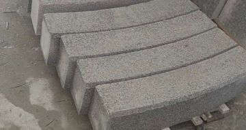 钦州芝麻白弧形路牙石