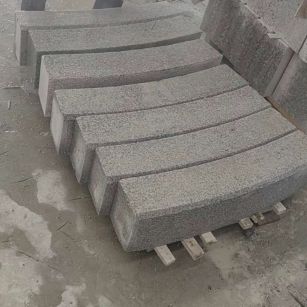 钦州芝麻白弧形路牙石
