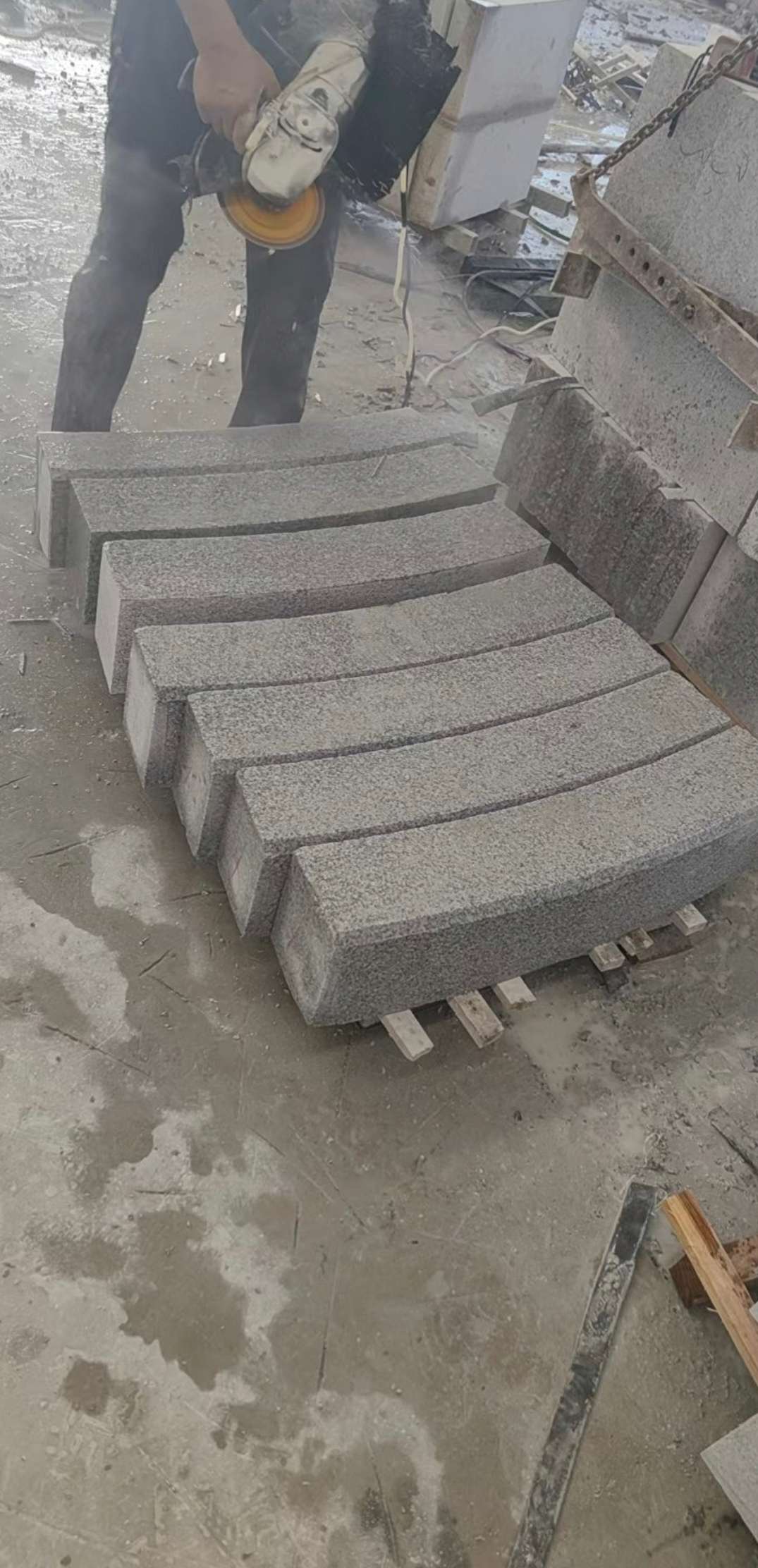 钦州芝麻白弧形路牙石